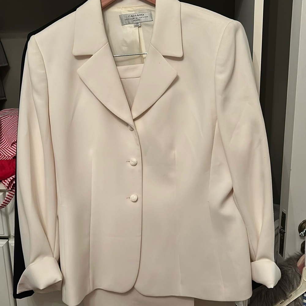 Tahari ASL cream pant suit 3 button jacket 14P NWOT